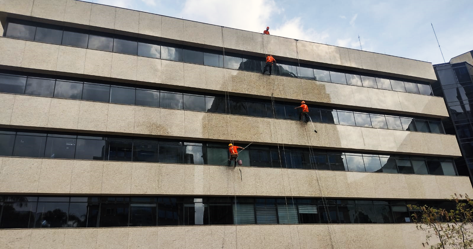 es-limpeza-especializada-limpeza-de-fachadas